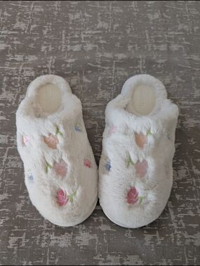 Auden Cream Faux-Fur Slip-On Slippers with Pastel Floral Embroidery